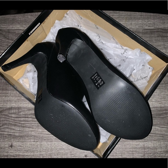 NWT Sz. 9 women’s 4” heel booties vegan leather by Michael Antonio - Picture 3 of 7